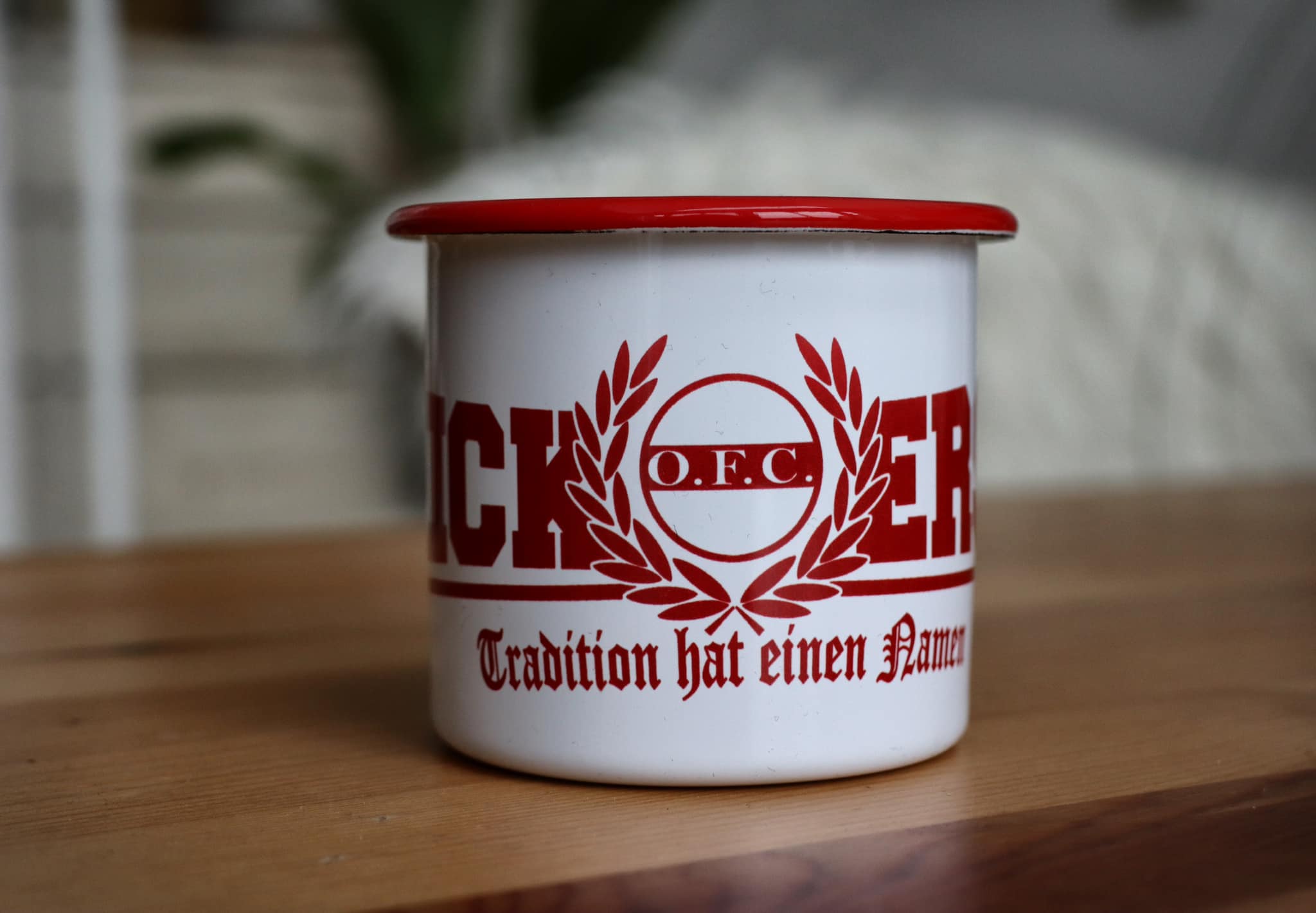 Emaille-Becher Rot "Kickers"